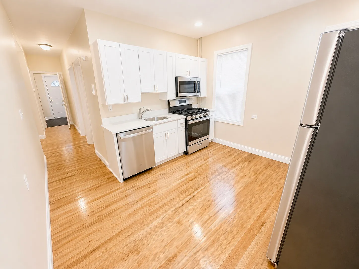 3 bed, 1155 sqft, $3,000 — Photo 2