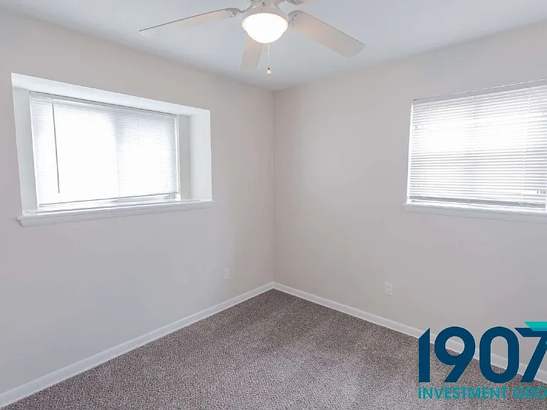 704 SW 2nd St — Photo 24