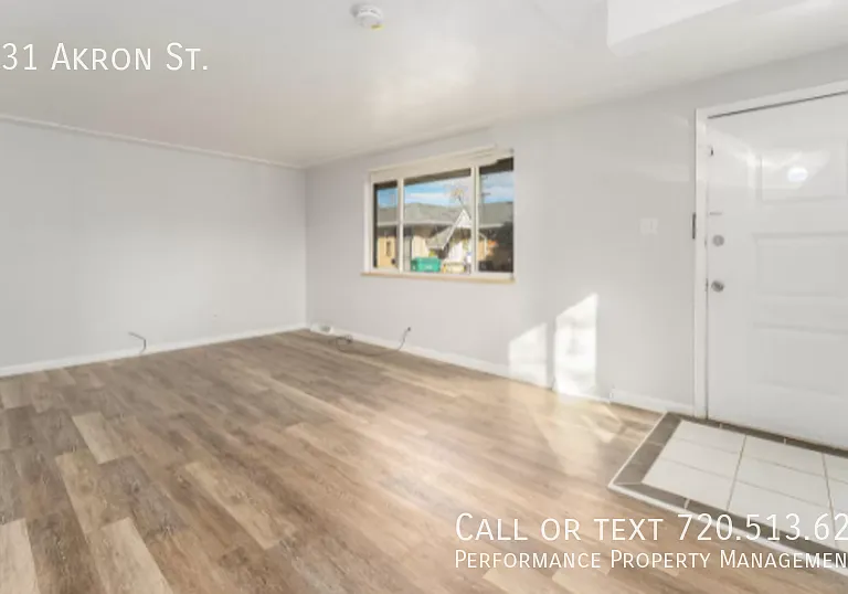 1231 Akron St — Photo 3