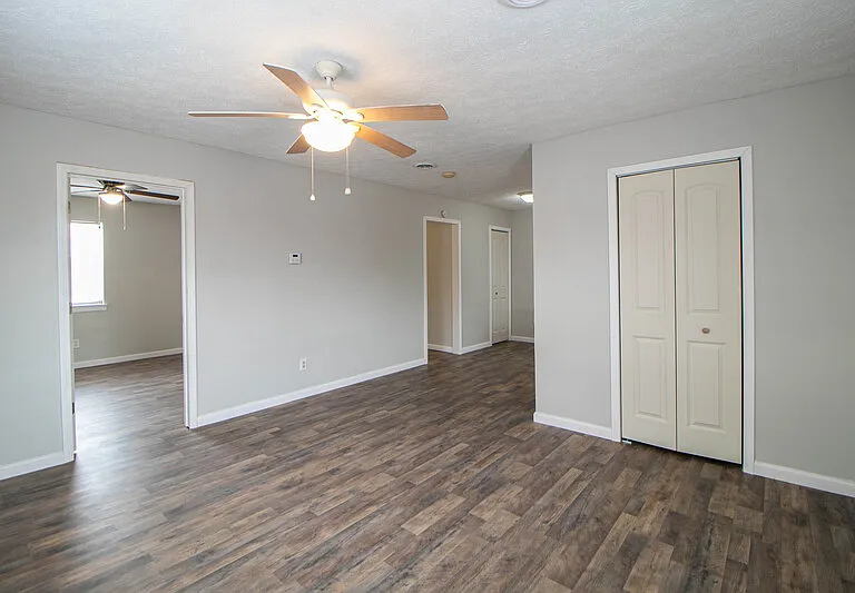 404-13 Thompsonville Ln — Photo 2