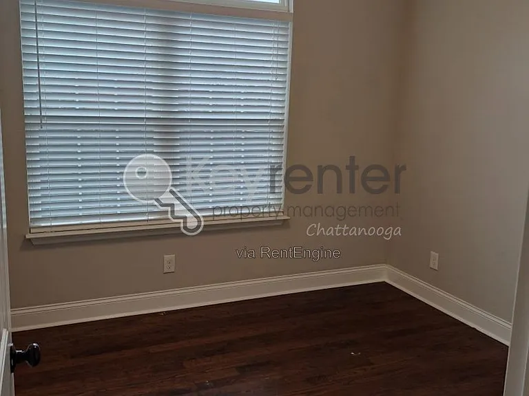 3583 Crompton St — Photo 15