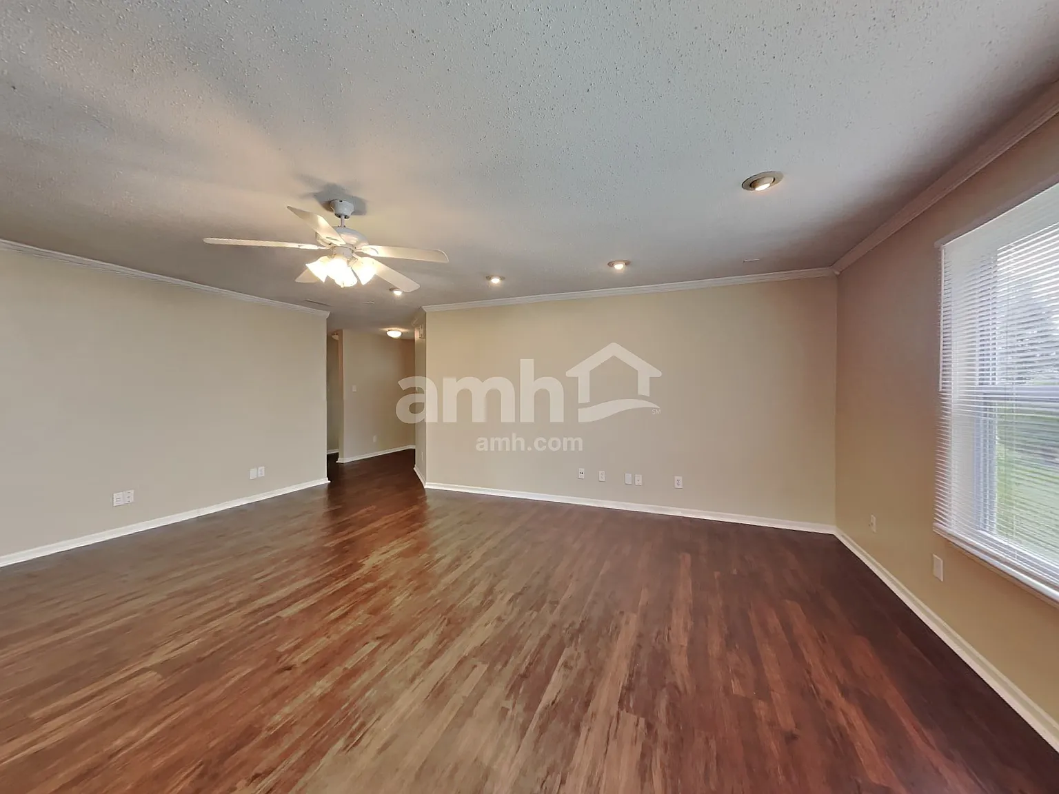 3 bed, 2.0 bath, 1793 sqft, $2,160 — Photo 4