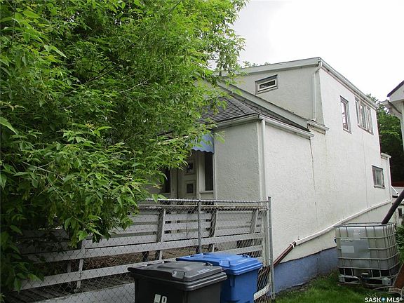 4th image of 158 4th AVENUE W