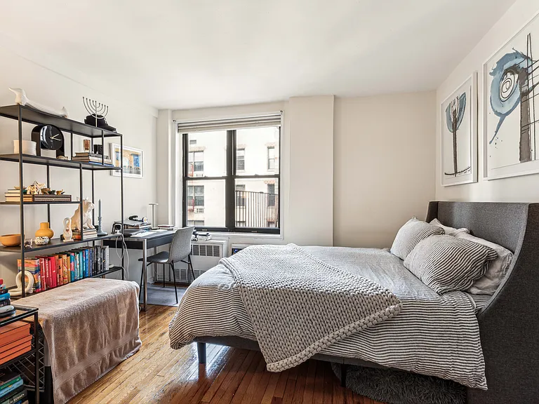 165 Christopher St #5B — Photo 3