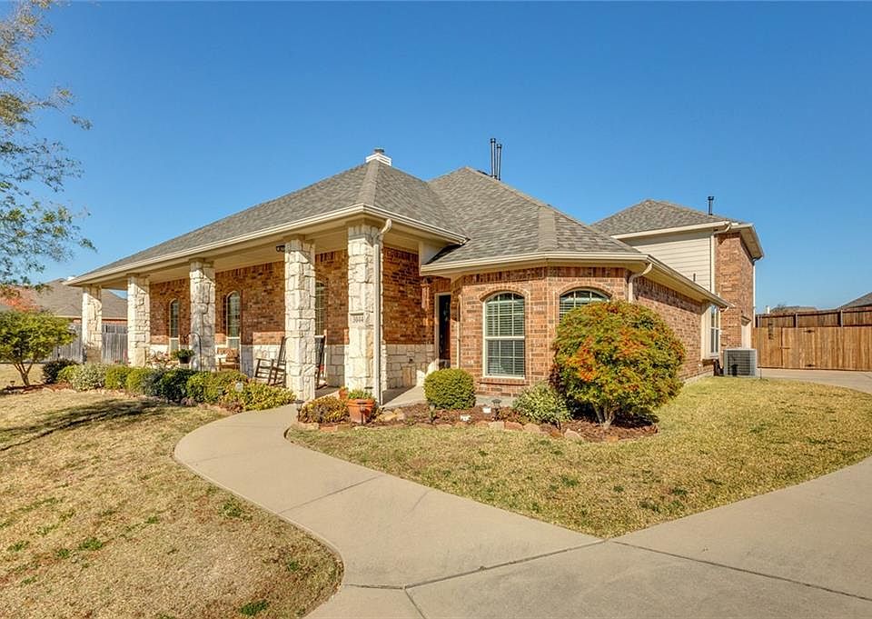 1st image of 3044 Longhorn Ln