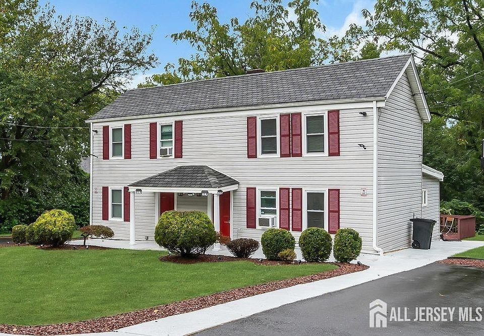 1st image of 13 Smiths Ln