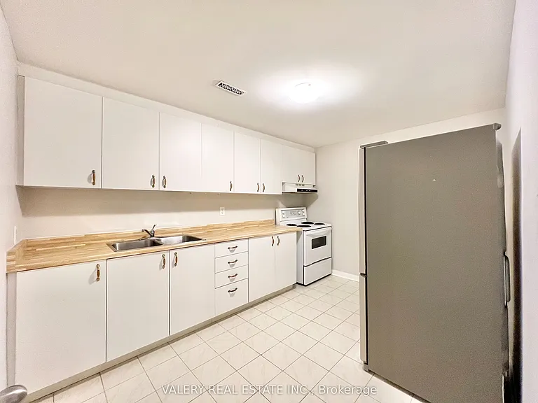 66 Bonacres Ave #LOWER — Photo 6