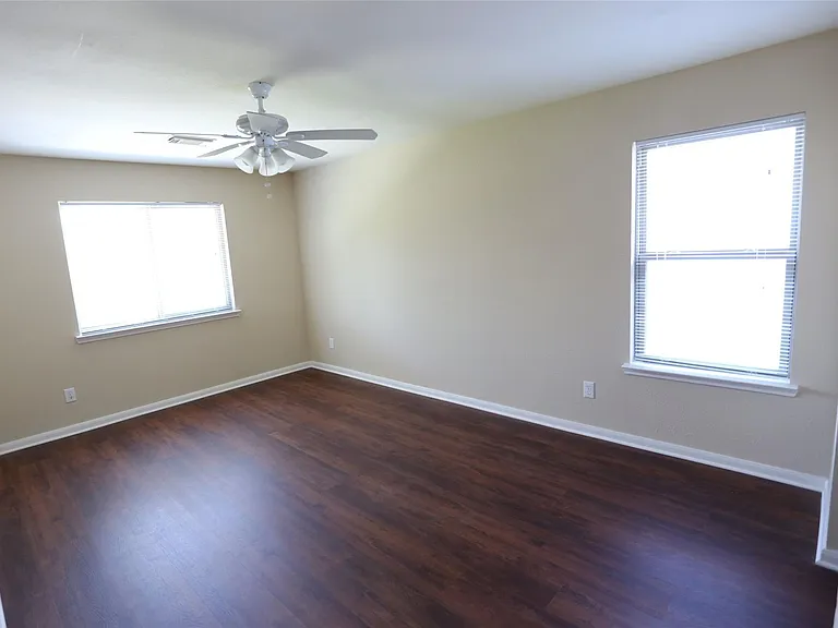3327 Summerwood Ln — Photo 28