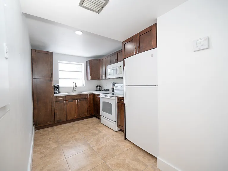 500 NE 26th St #3D-3D-5D — Photo 5