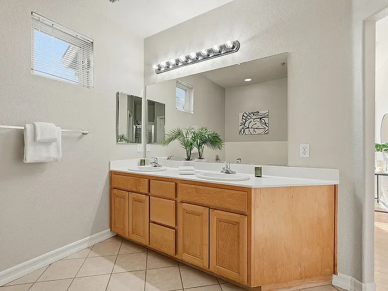 599 Marble Arch Ave — Photo 23