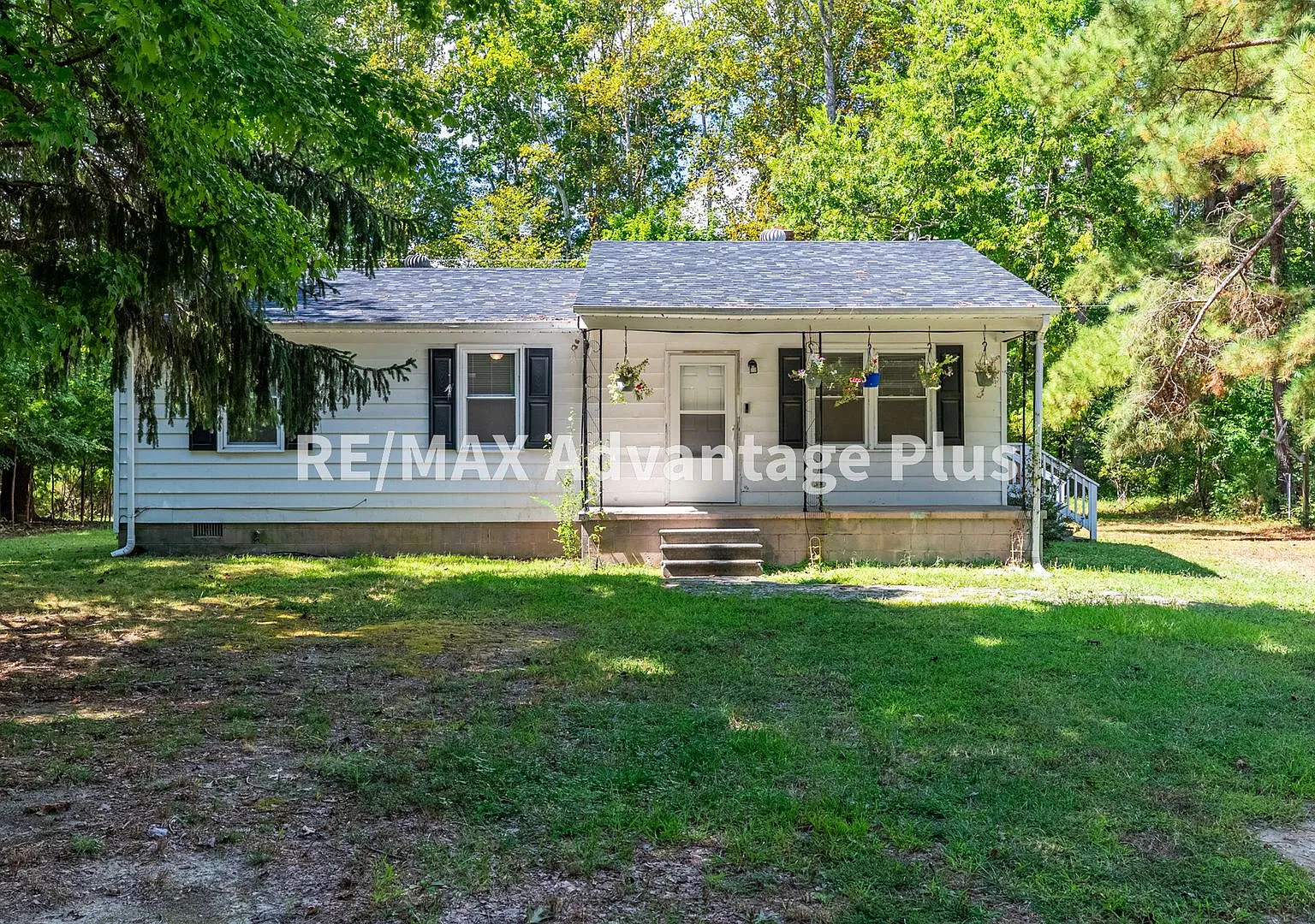 3-Bedroom House Convenient to Farmville — Photo 2