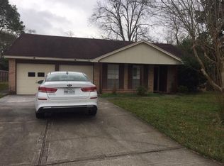 209 Castlelake Dr, Friendswood, TX 77546