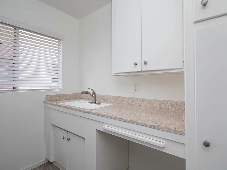 Emerald Manor Apartments — Photo 13