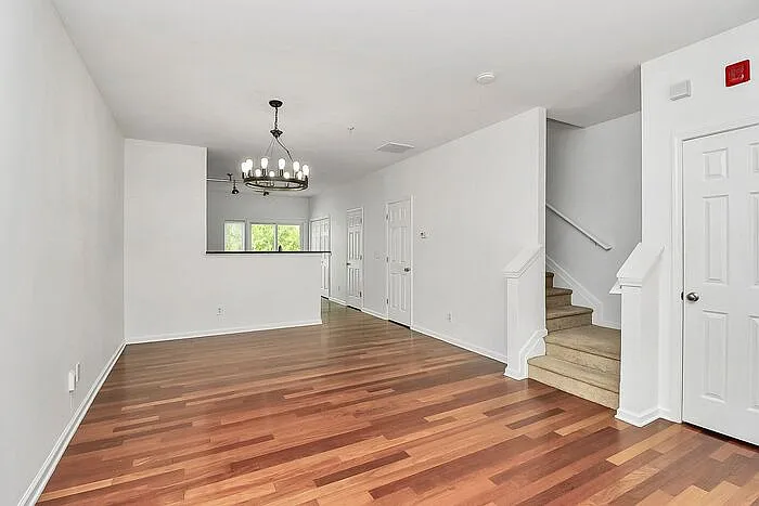 525 Donatello Ave #525 — Photo 6