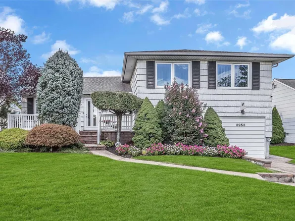 3953 N Arthur Avenue, Seaford, NY 11783