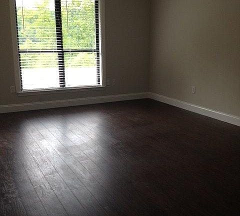 LR w/hardwood floors
