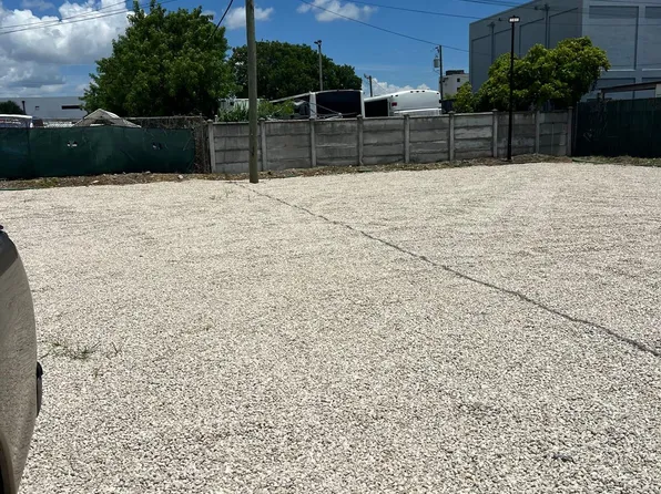 10839 NW 22nd St, Sweetwater, FL 33172