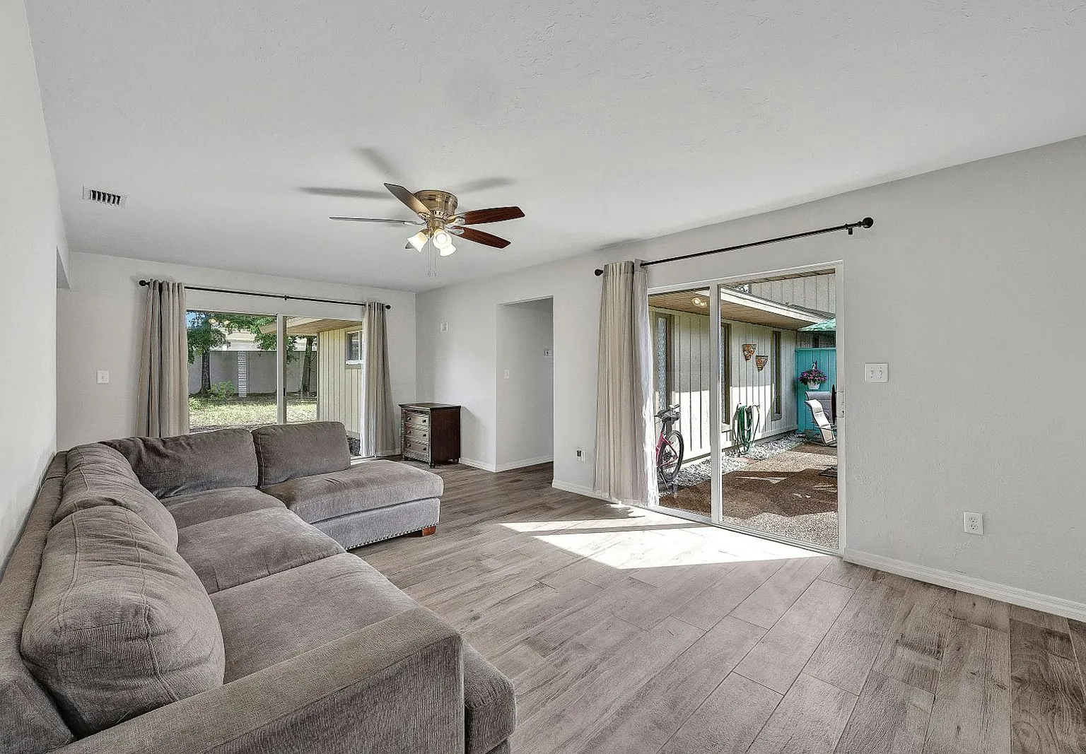 4280 Island Cir unit A, Unit A — Photo 2