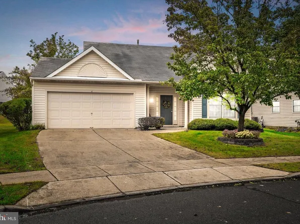 11 Covered Bridge Cir, Columbus, NJ 08022