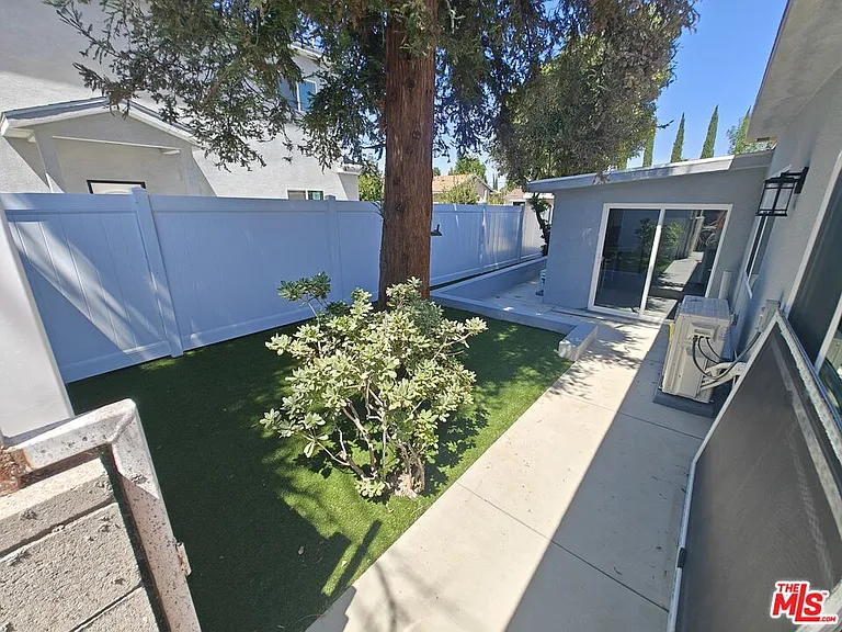 8617 Hatillo Ave — Photo 16