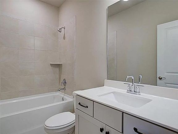5th image of 113 Lincoln St #500