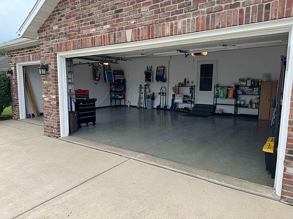 3rd image of 318 Piazza Ln