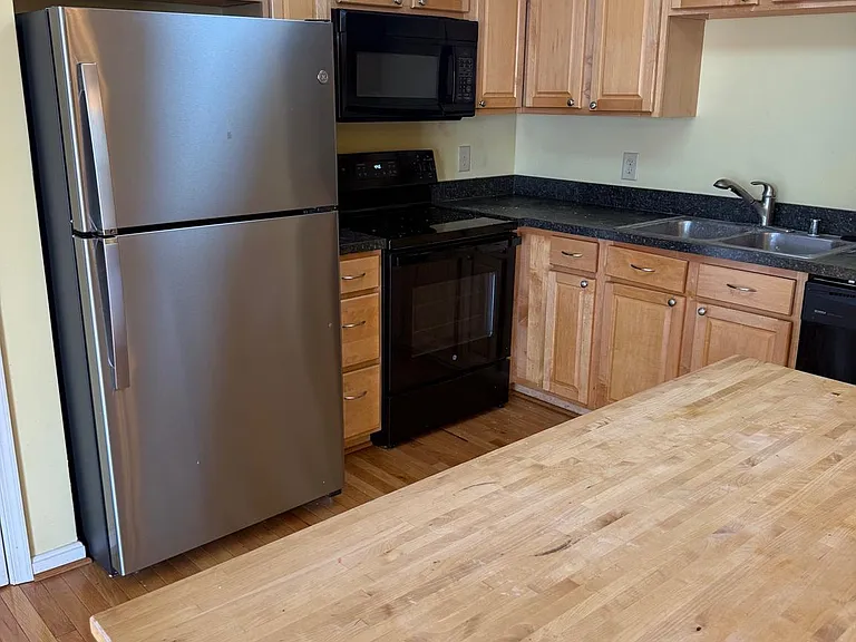 7028 Wytheville Cir — Photo 2