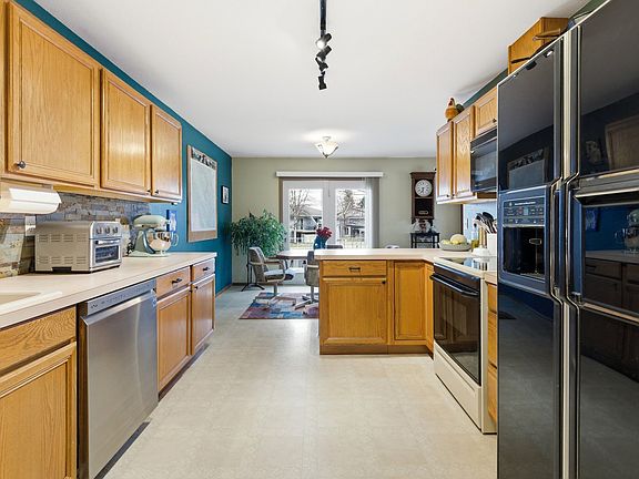 5th image of 305 Kelly Rd APT F21