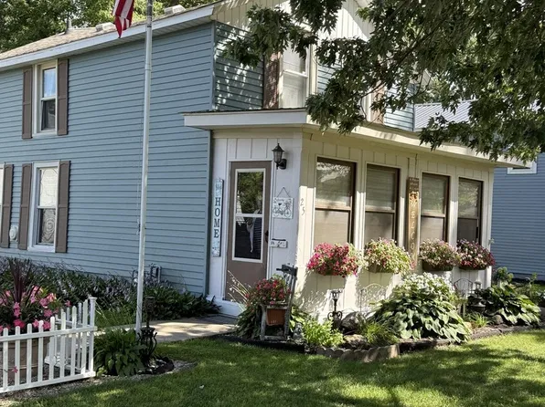 25 N Jones Ave, Amboy, IL 61310
