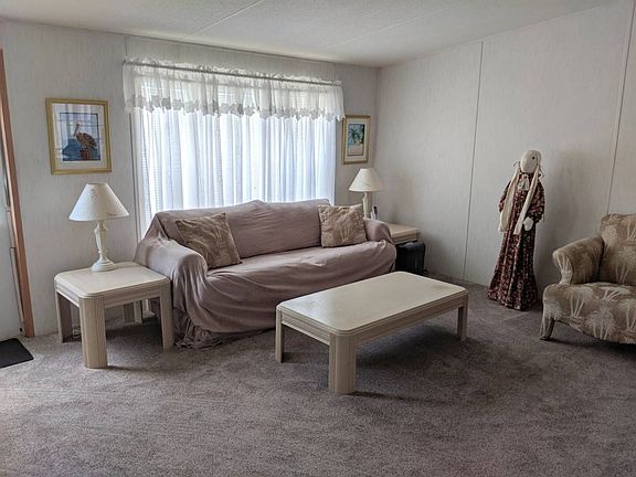 4th image of 82 Lake Pointe Dr