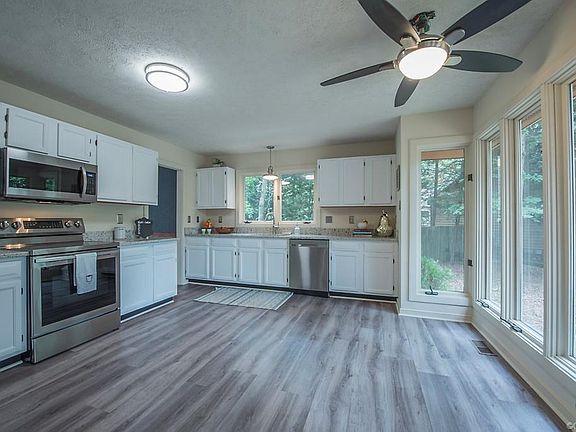 4th image of 10800 Saint Anton Cir