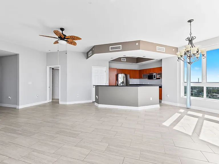 241 Riverside Dr #2610 — Photo 3