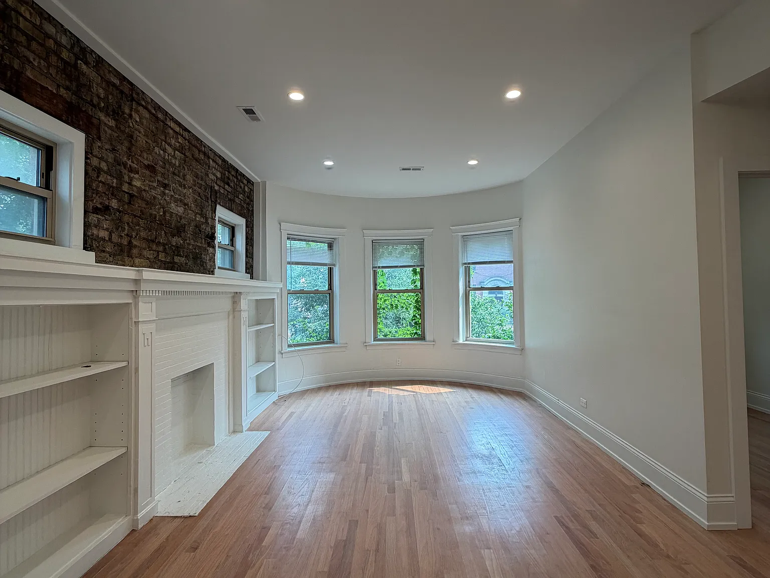 3 bed, 1500 sqft, $3,495 — Photo 2
