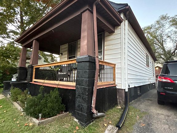 2nd image of 2423 W Garden St