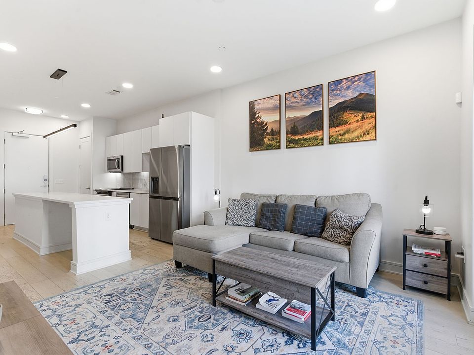1st image of 1001 Scovel St