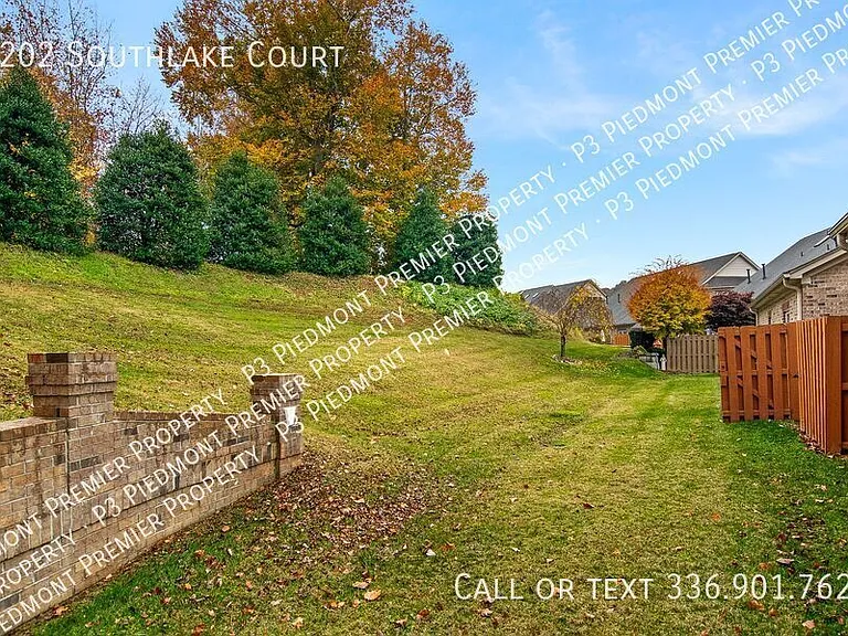 1202 Southlake Ct — Photo 16