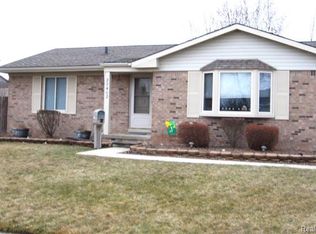 22402 Donnelly Ct, Brownstown, MI 48193