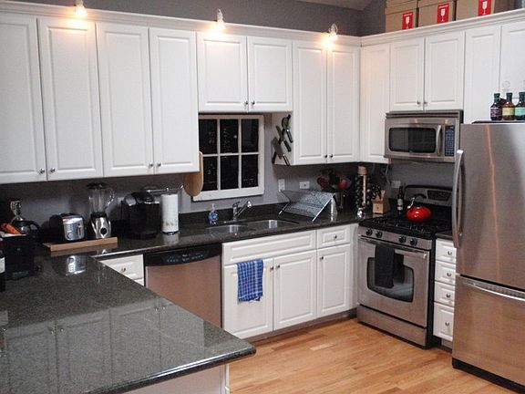 3rd image of 1070 N Milwaukee Ave APT 3S