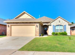 19104 Meadows Crossing Dr, Edmond, OK 73012