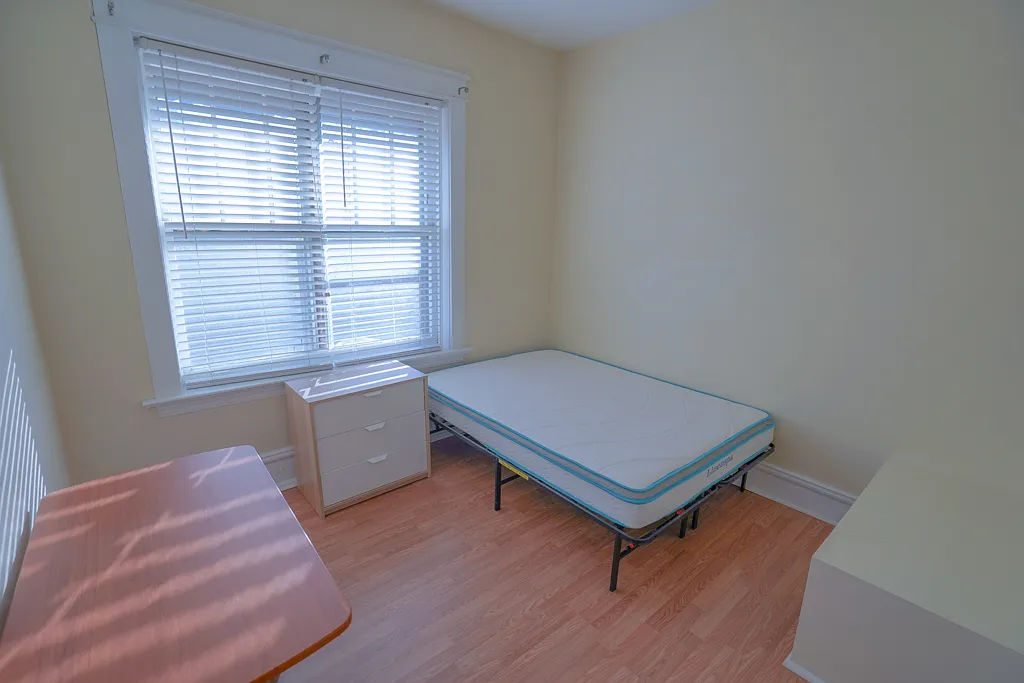 3 bed, 1200 sqft, $1,895 — Photo 4