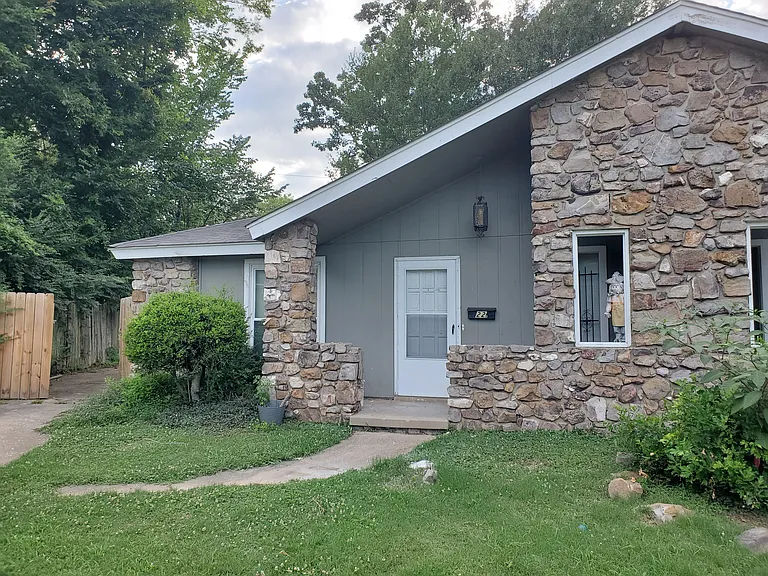 22 Rosemunn Dr #B — Photo 1