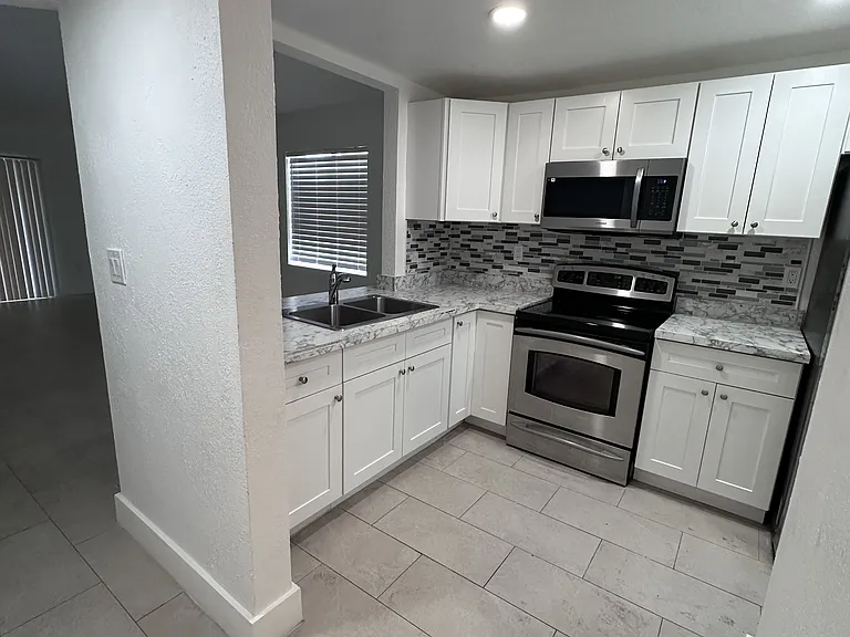 2070 Braman Ave — Photo 2
