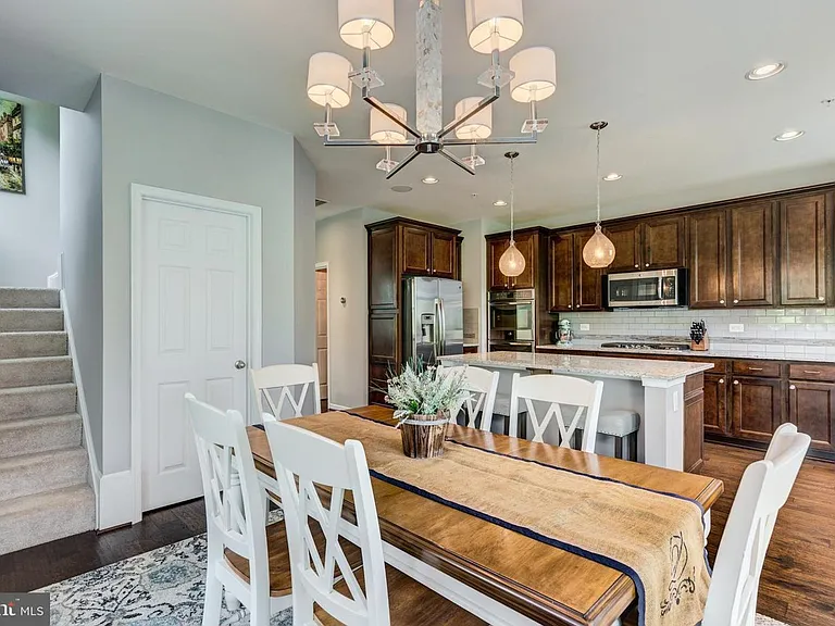 7502 Calais Way — Photo 23