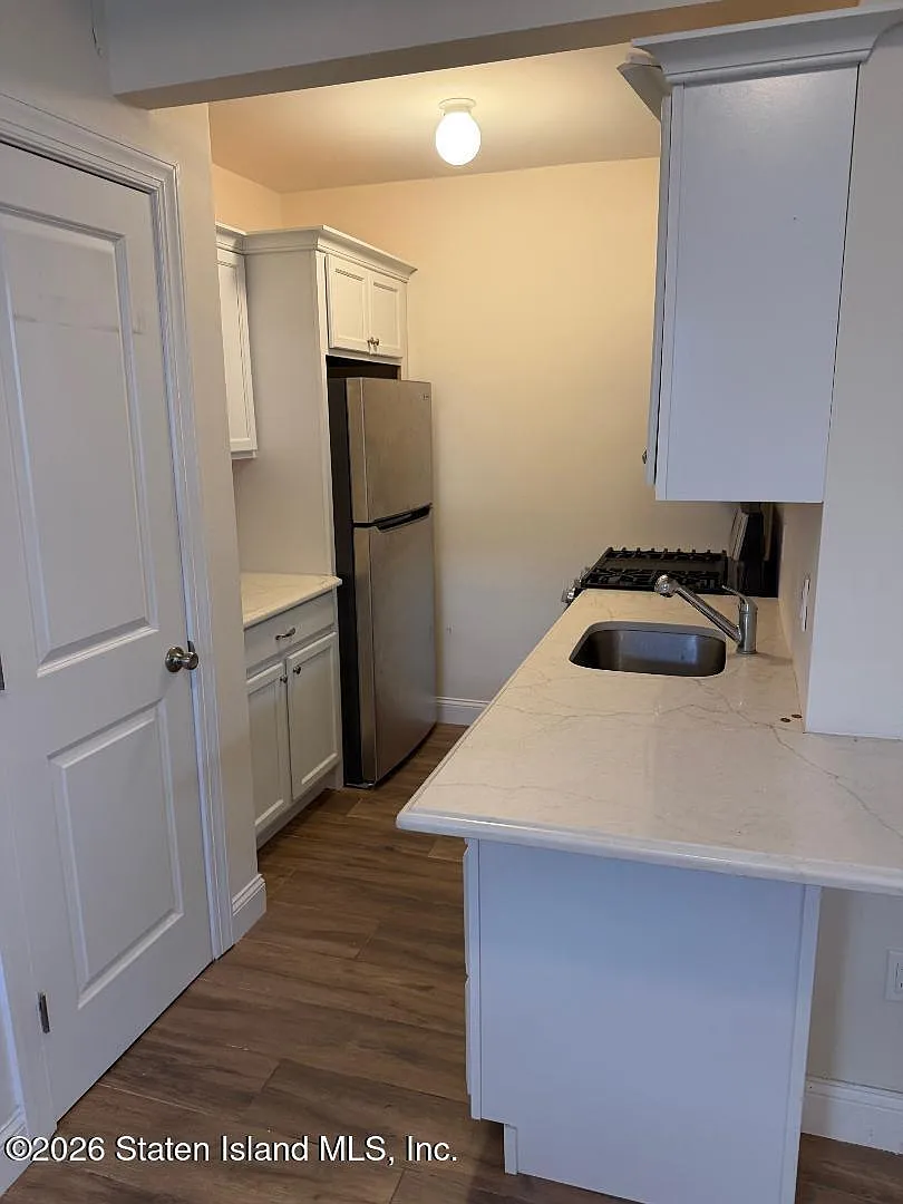 Building Photo - 73 Hemlock St #1