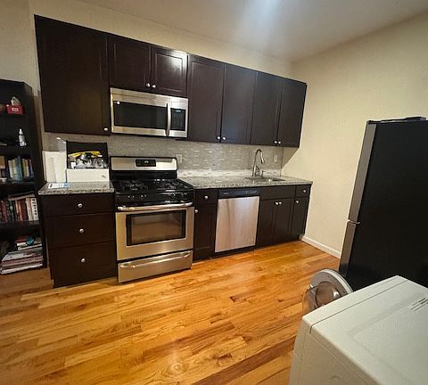 4th image of 257 Grove St APT 3