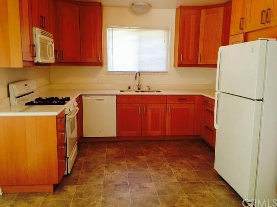 1st image of 218 Calle De Arboles