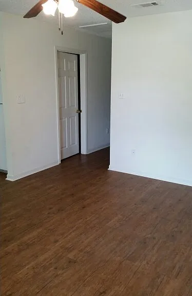 1803 N Tallowood Dr — Photo 5