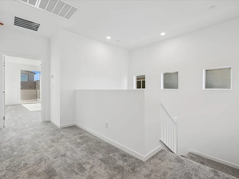 311 Mount Tyndall St — Photo 33