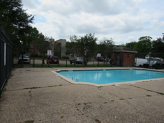 3rd image of 12500 Sandpiper Dr APT 86