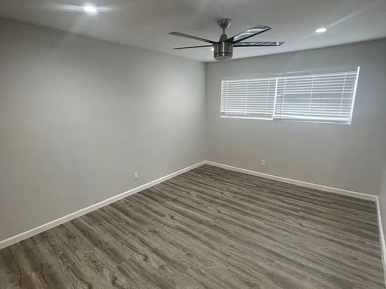 350 N Crescent Drive — Photo 11